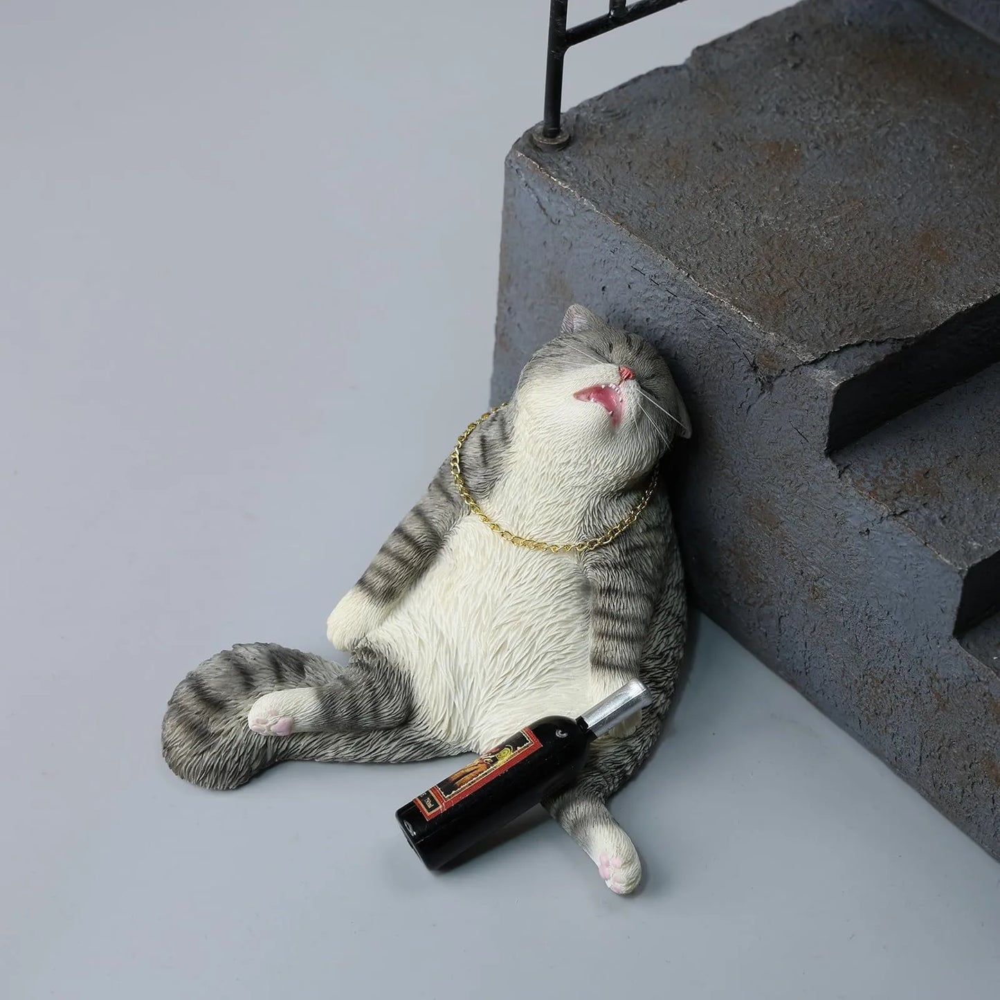 Cat Statue & Figurines.