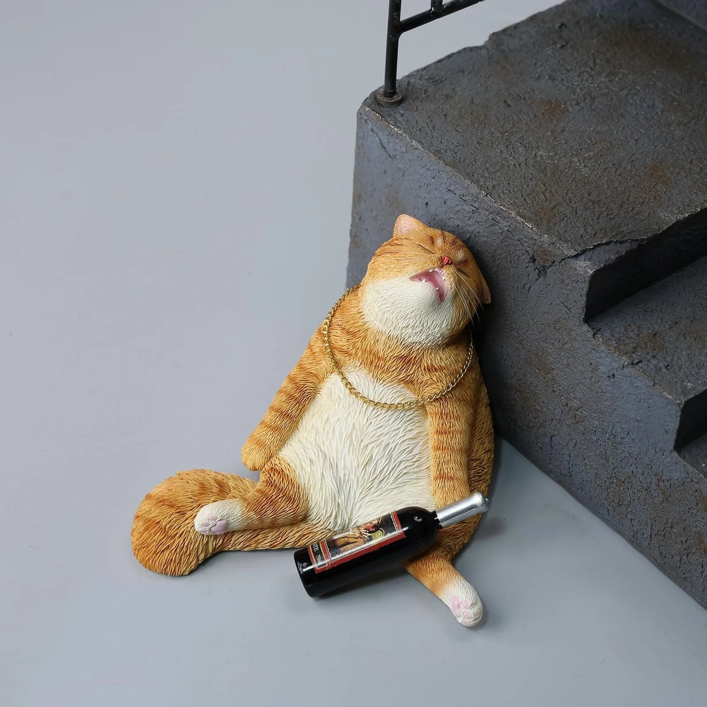 Cat Statue & Figurines.