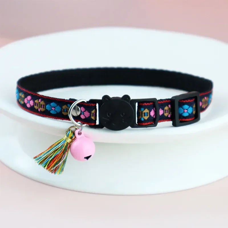 Adjustable cat collar.