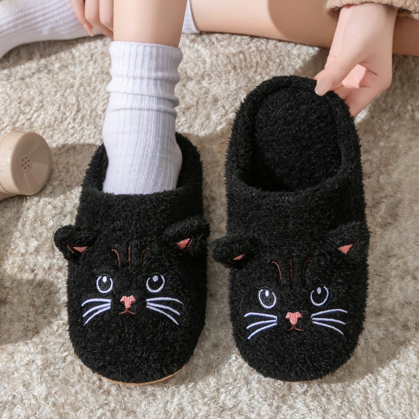 Soft Plush Cat Slippers.