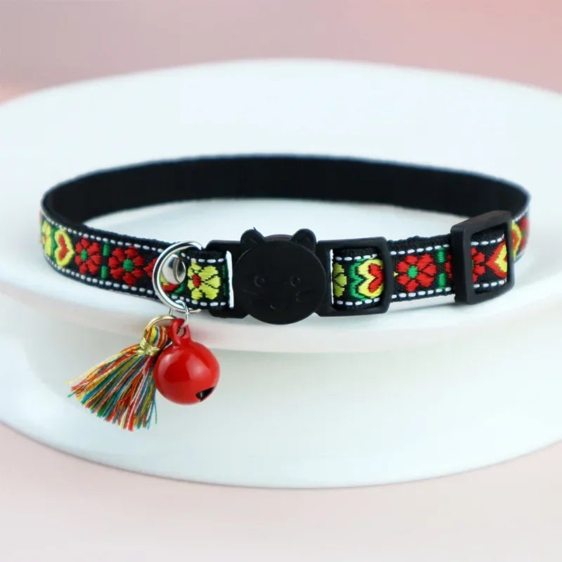 Adjustable cat collar.